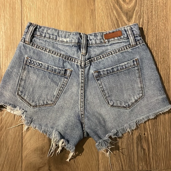 Blank NYC Pin-Up High Rise Distressed Shorts - Medium Wash - Picture 9 of 9